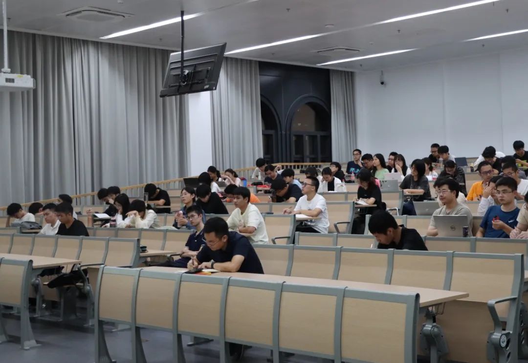 学生听课现场