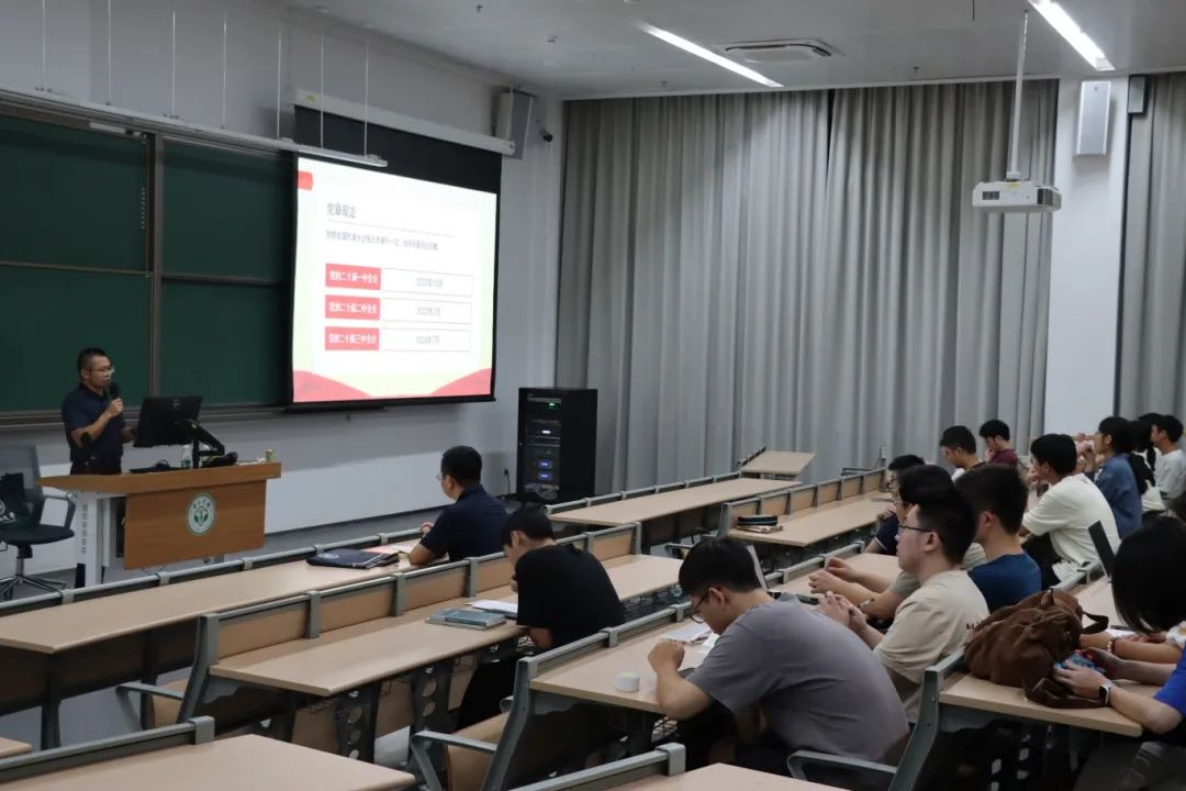 学生听课现场